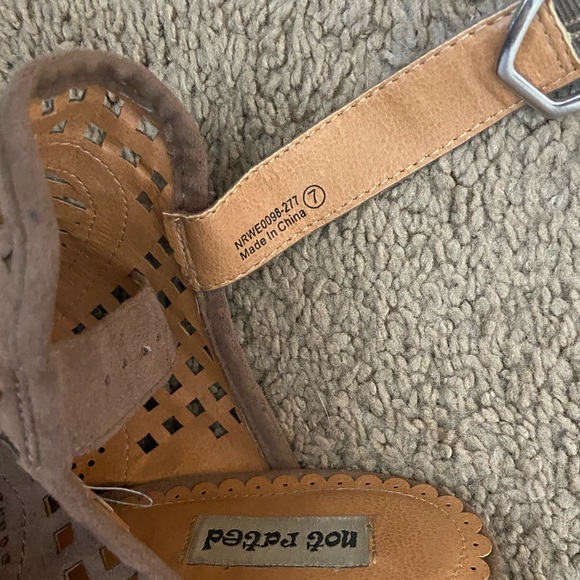 Hot Rated, size 7, tan wedges - Picture 3 of 3